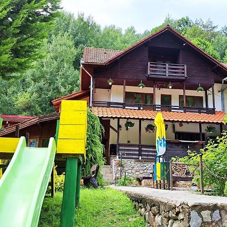 Hanul Vanatorului Gureni Bagian luar foto