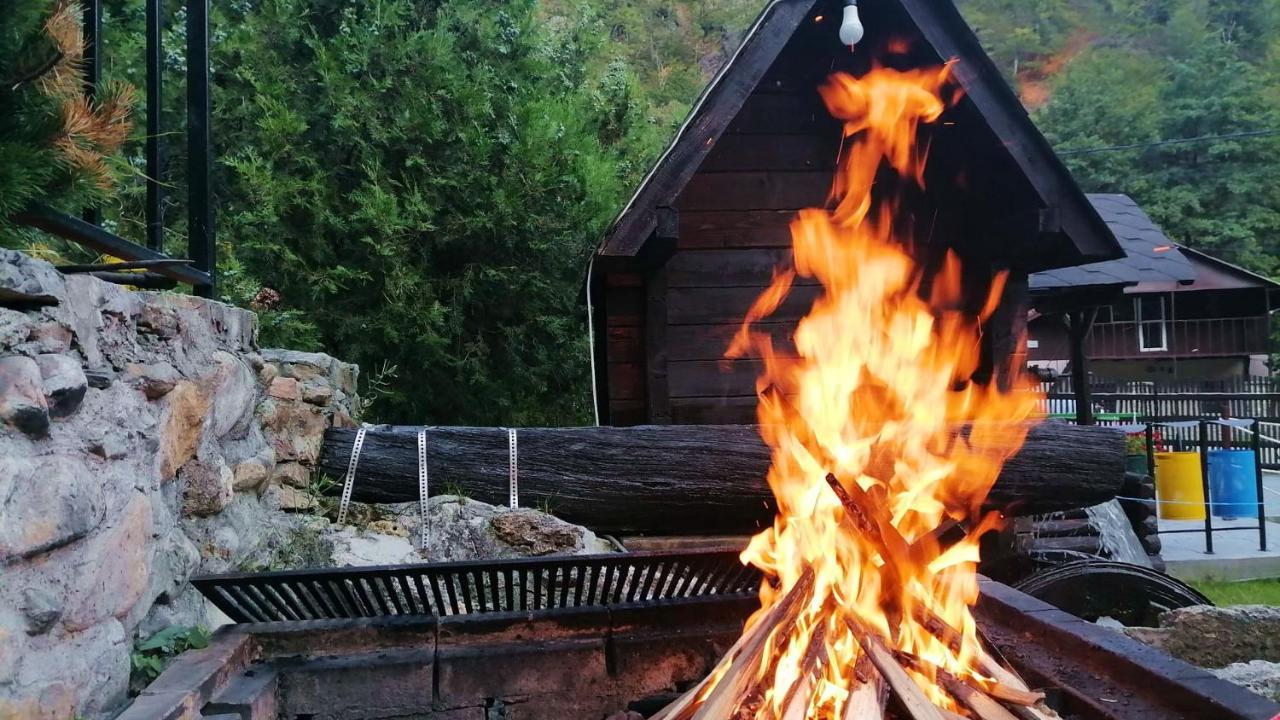 Hanul Vanatorului Gureni Bagian luar foto